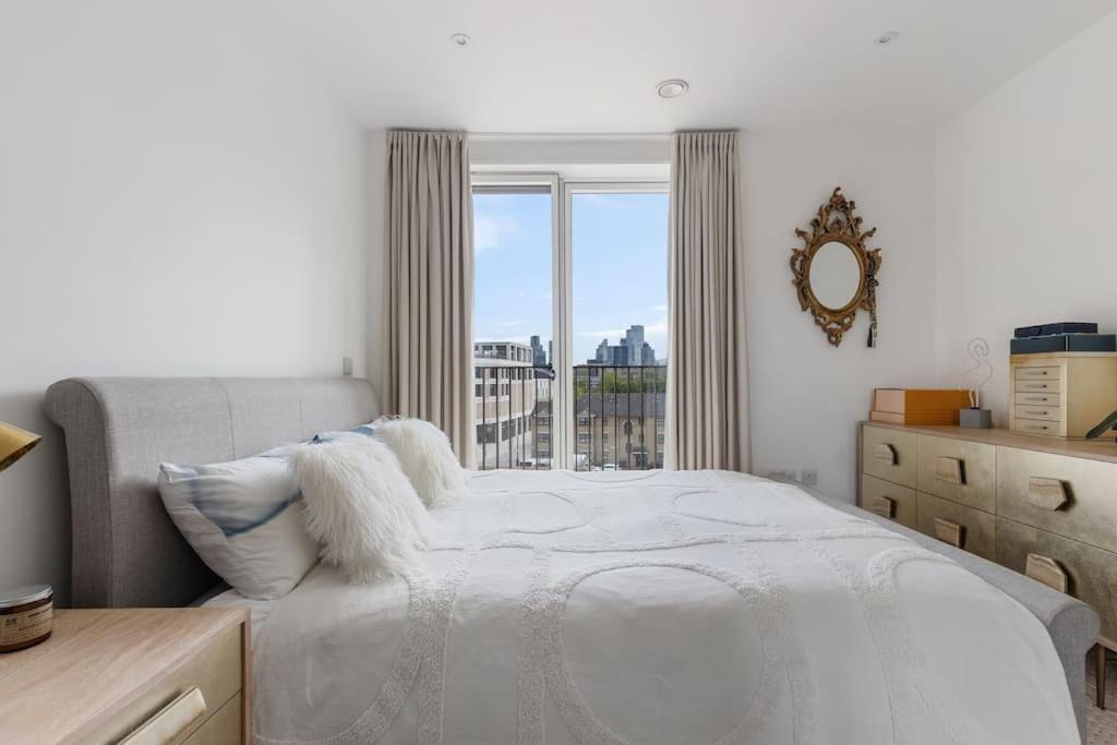 Modern New 1-Bedroom Home Stunning Views London Exterior foto
