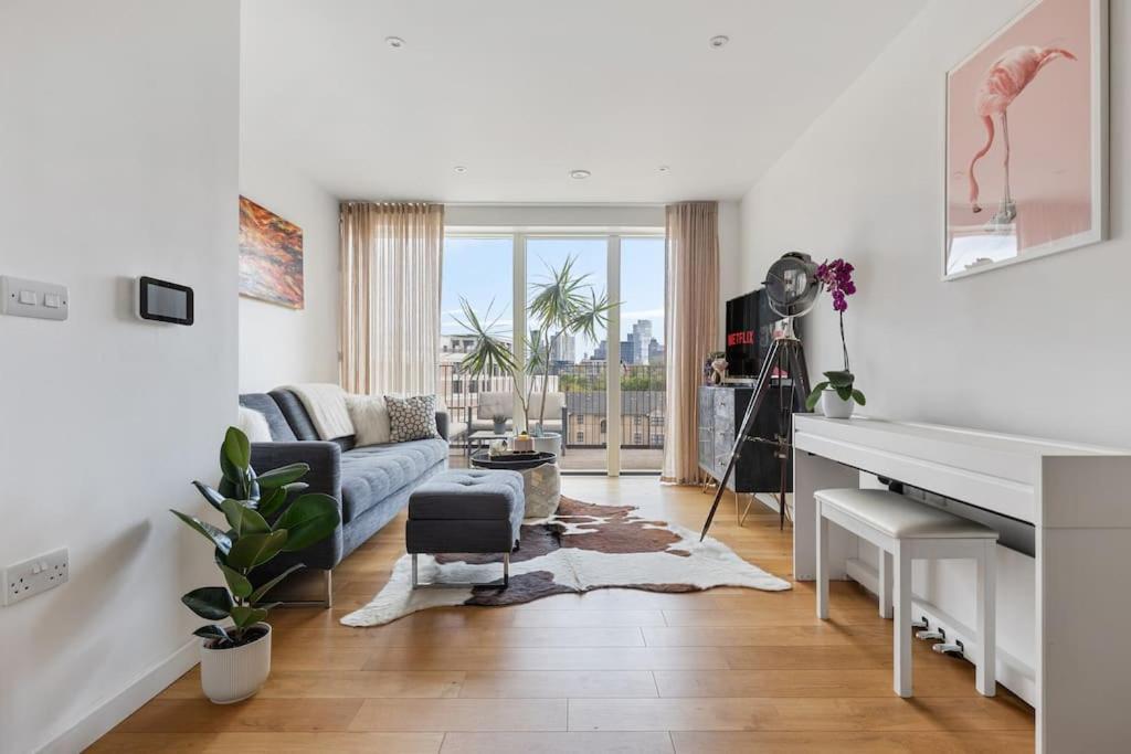 Modern New 1-Bedroom Home Stunning Views London Exterior foto