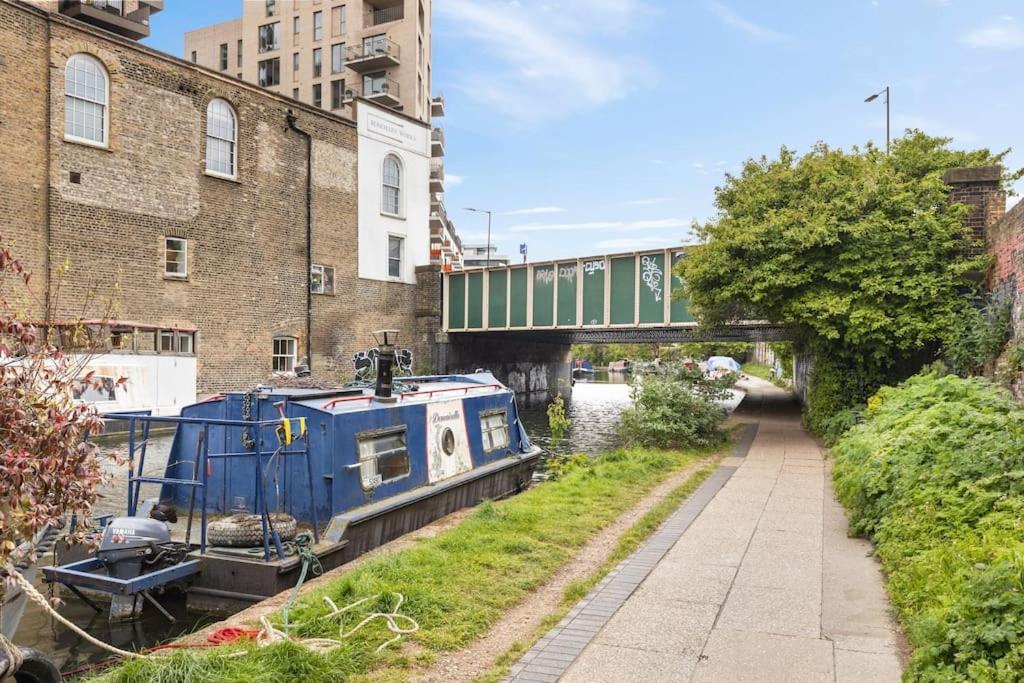 Modern New 1-Bedroom Home Stunning Views London Exterior foto